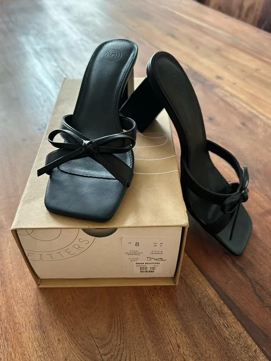 ☀️ NIB URBAN OUTFITTERS Charlie Bow Mule Heel - Picture 4 of 13